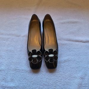STUART WEITZMAN FLOWER PATENT PUMPS SIZE 6.5
